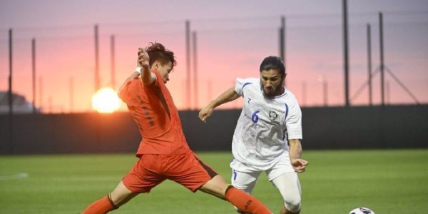 国足遭连追2球2-2乌兹别克！1国脚犯规染红，邵佳一上任后3场不败